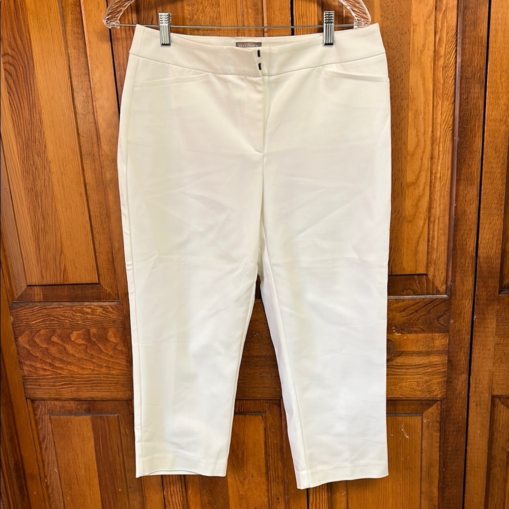 Chico’s Fabulously Slimming White Capris Summer Dressy Casual EUC Size 0 (S4) - Picture 4 of 6